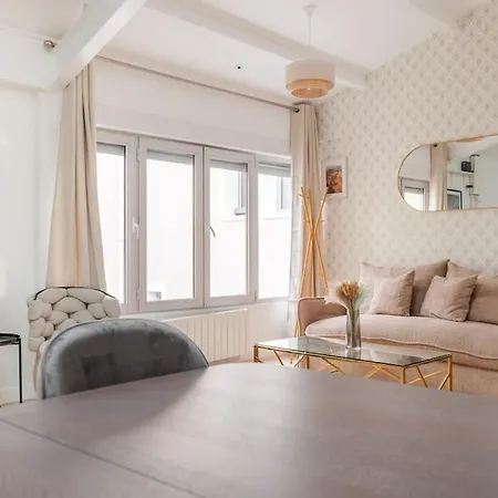 6 People #8 * Asnières